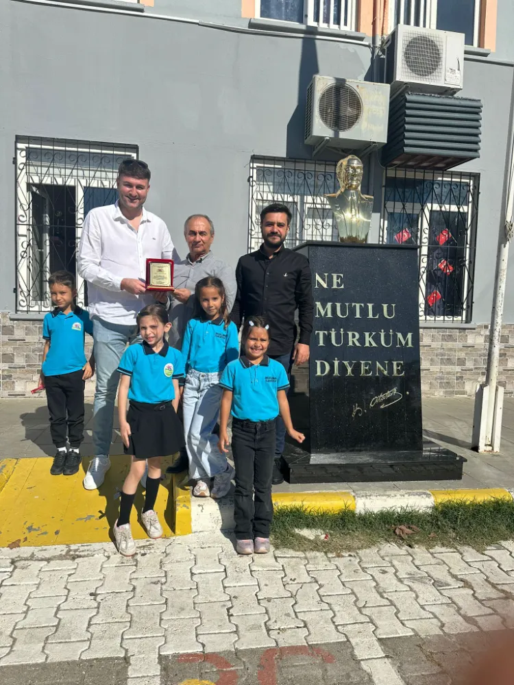 Belek Limak ortaokulunda Atatürk Büstü yenilendi