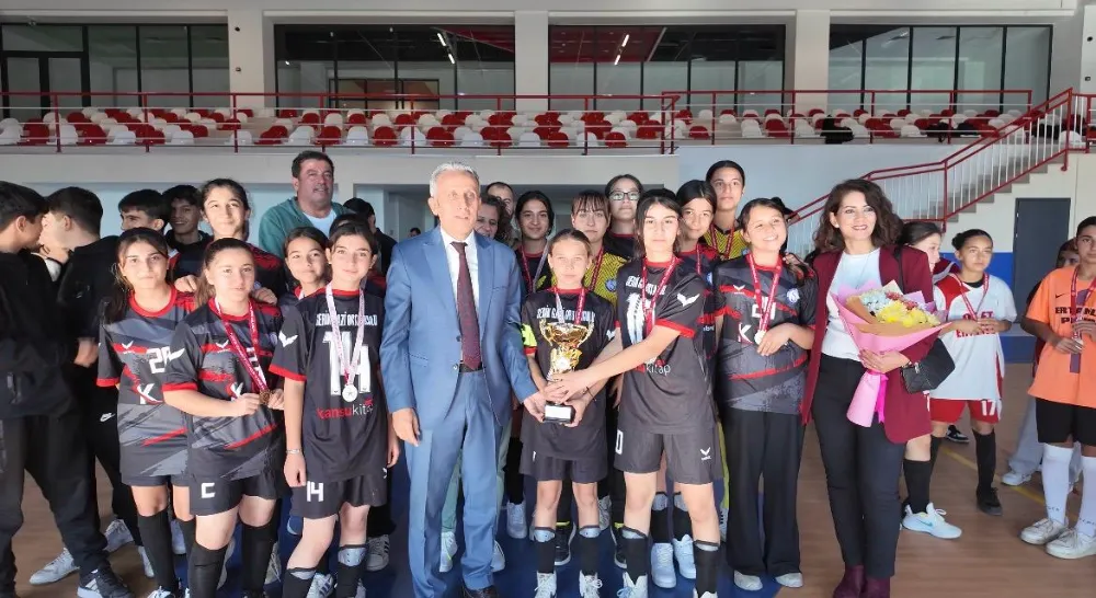 Serik’te küçükler ve yıldızlar Futsal turnuvası sona erdi