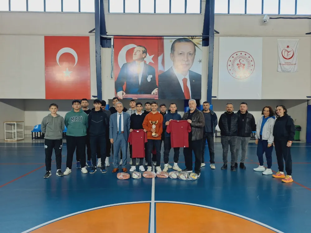Özen şampiyon takımı ağırladı 