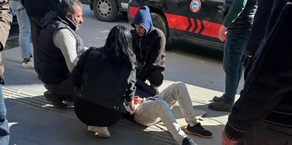 Tanımadığı birinden çakmak istedi, yok cevabını alınca bıçakladı