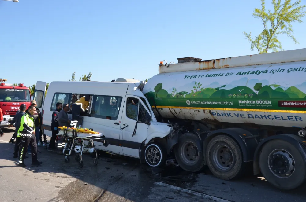 Serik’te Feci Kaza: 1’i çocuk 6 kişi yaralandı