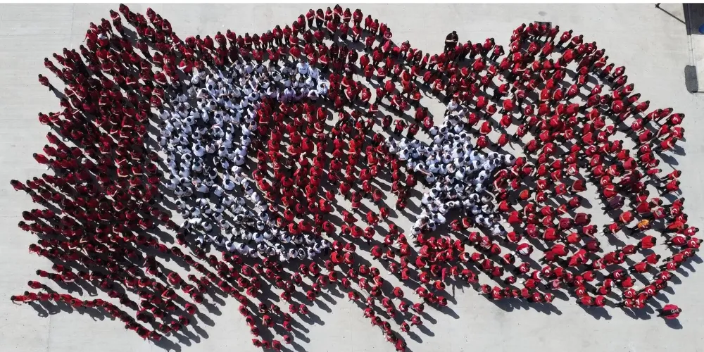 Serik’te öğrencilerden duygulandıran 23 Nisan gösterisi :1300 Yürek, Tek Bir Harita