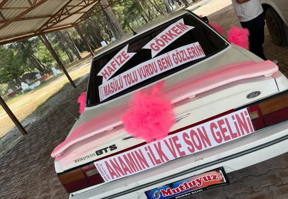 Damattan gelin arabasına ilginç slogan: “MASÜLÜ TOLU VURDU, BENİ GÖZLERİN”