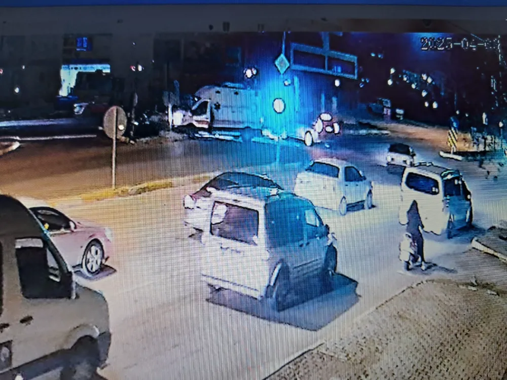 Serik’te ambulans ile cipin karıştığı kaza kameralara yansıdı 