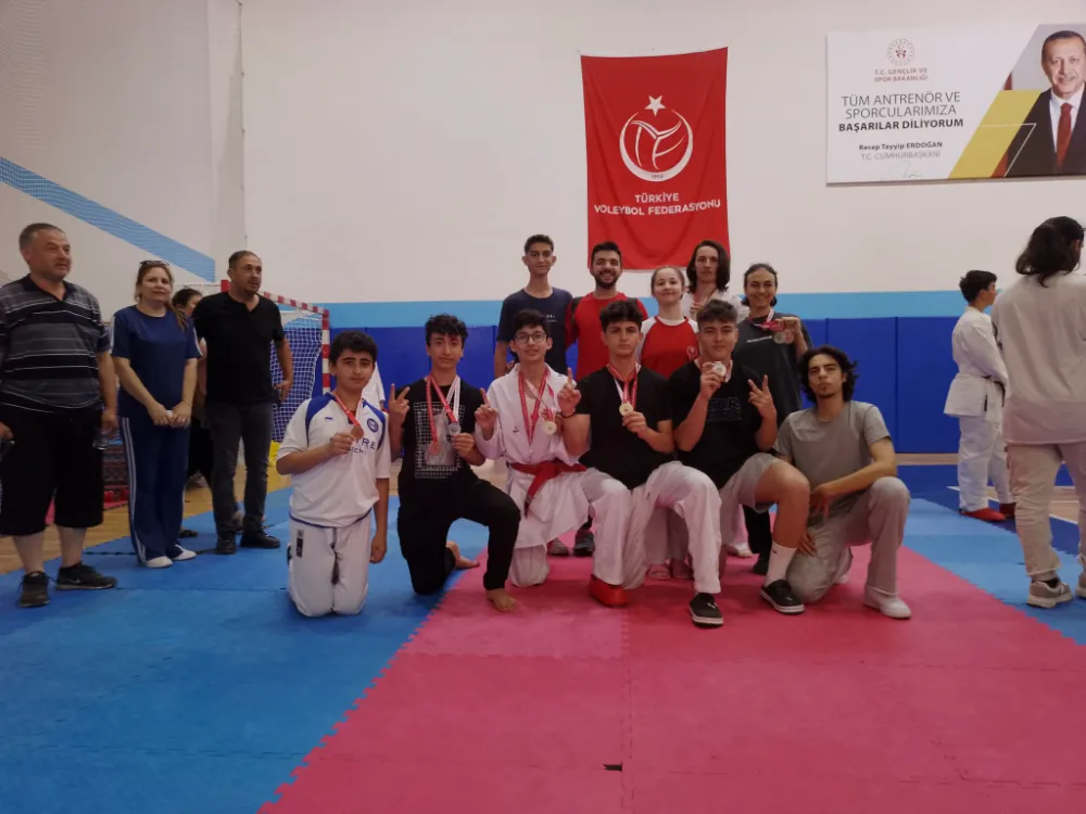 SERİK GENÇLİK MERKEZİ KARATE TAKIMINDAN MADALYA YAĞMURU