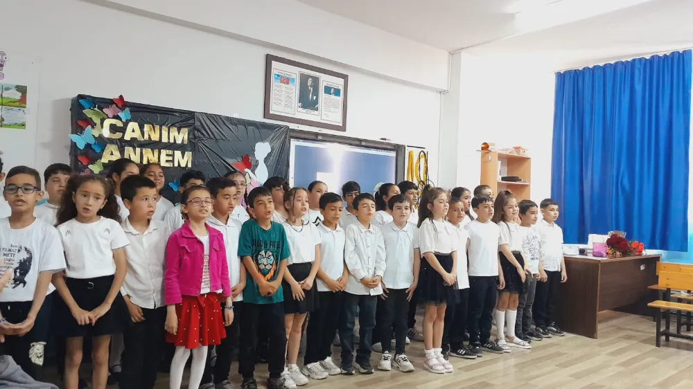 Akçaalan İlkokulu 3/D Sınıfı’ndan Yüreklere Dokunan Anneler Günü Sürprizi