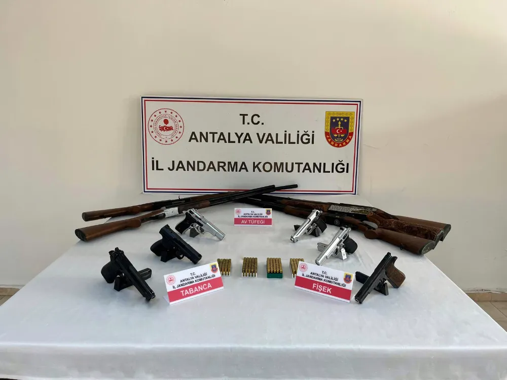Serik’te çok sayıda silah ele geçirildi