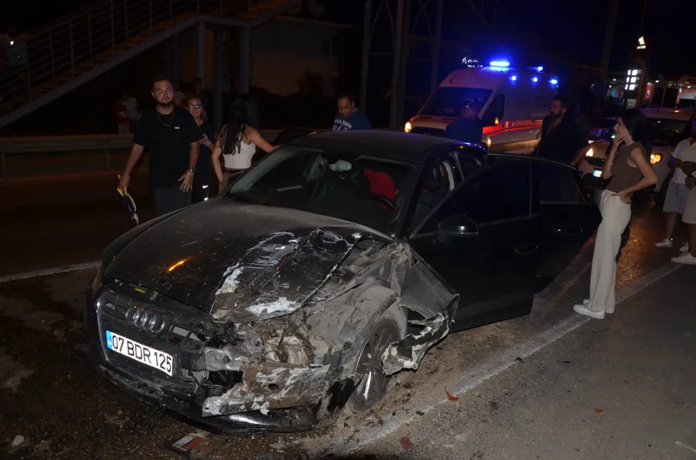 Serik’te Minibüs ve otomobil çarpıştı: 2 yaralı