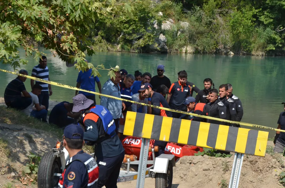 Suya kaçan topu almak için girdiği Köprüçay Irmağında boğularak hayat veda etti