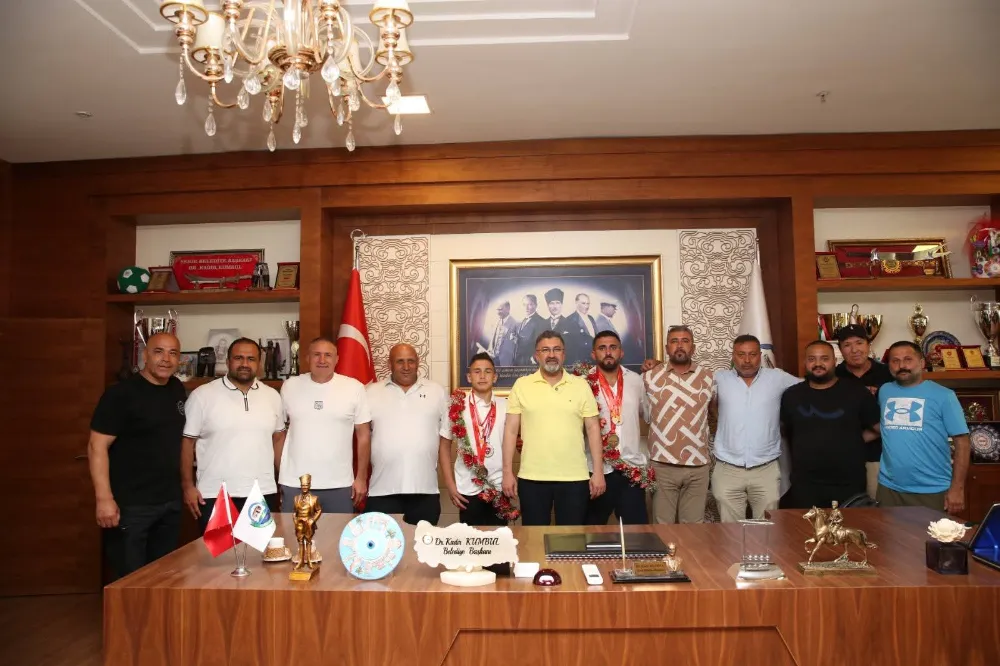 Başkan Kumul Şampiyonları ağırladı
