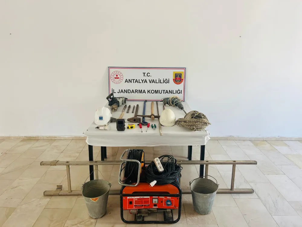 Serik’te Jandarma definecileri suç üstünde yakaladı