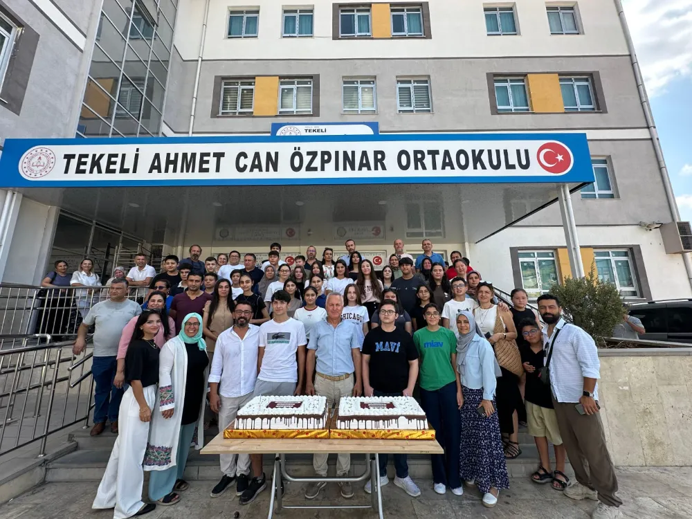 TEKELİ BAŞARININ SEVİNCİNİ KUTLUYOR