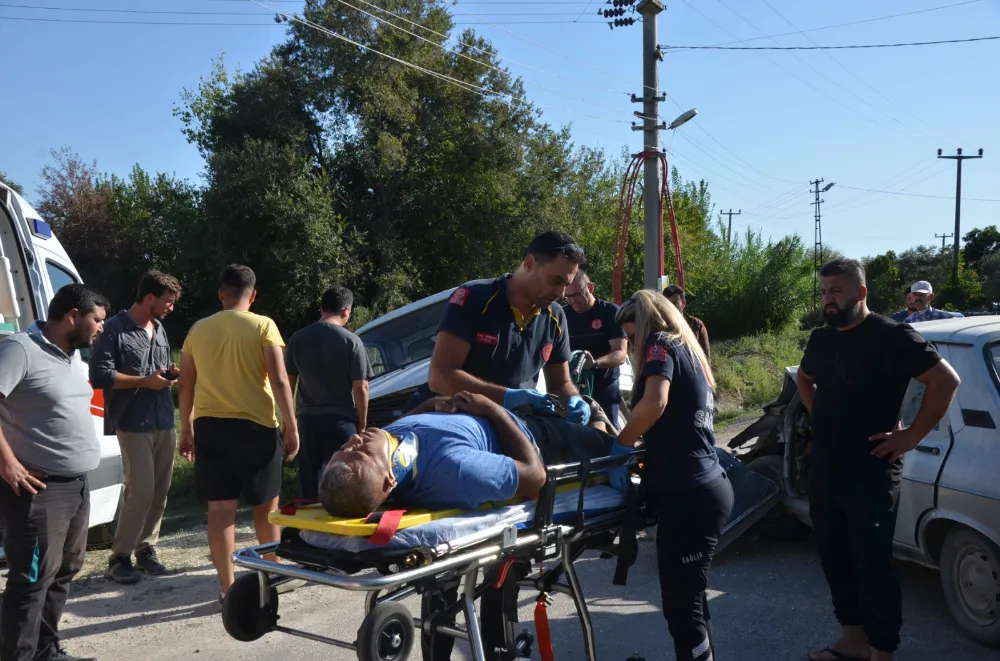 Serik’teki iki aracın karıştığı kazada 2 kişi yaralandı