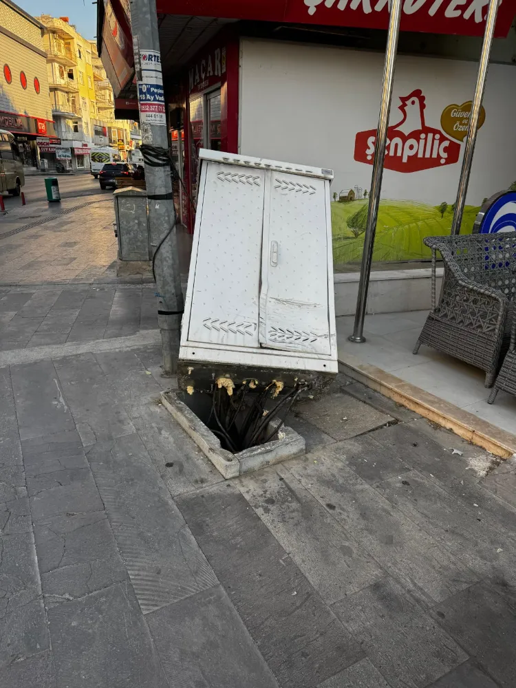 Serik’te elektrik panosuna çarpan sürücü yürekleri ağza getirdi