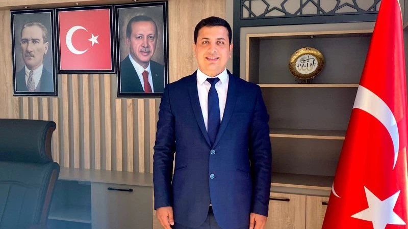 Yeken, “Bayrak ve pankartlarımız milli servettir. Yapmayın, yaptırmayın”