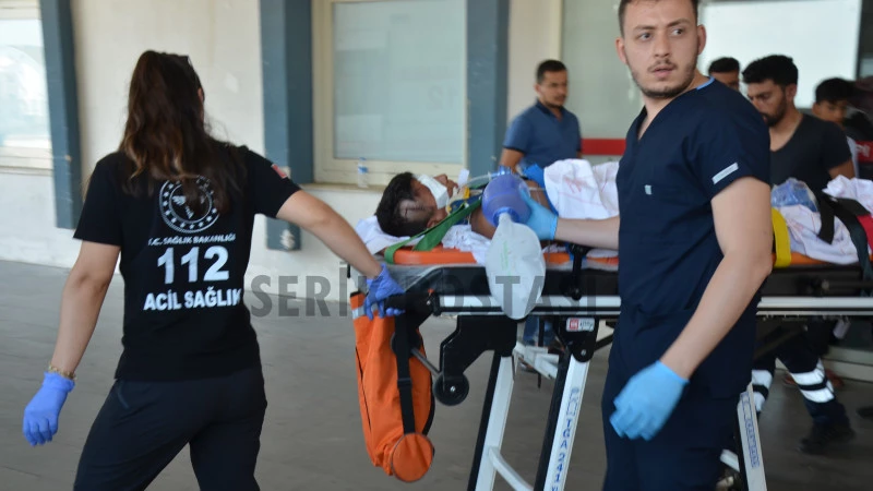 Serik’te ışıklarda su satan çocuğa otomobil çarptı