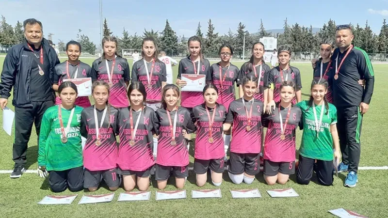 Yıldız Kızlar Şampiyon