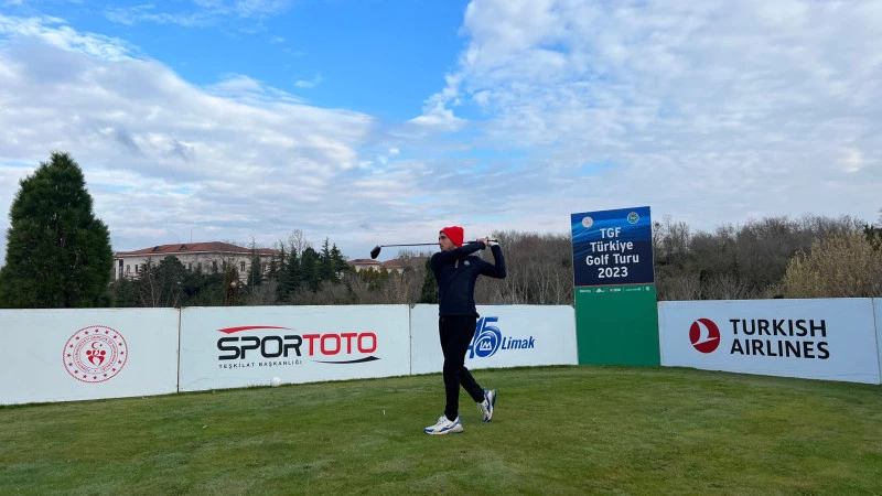 Genç golfçü birinci oldu