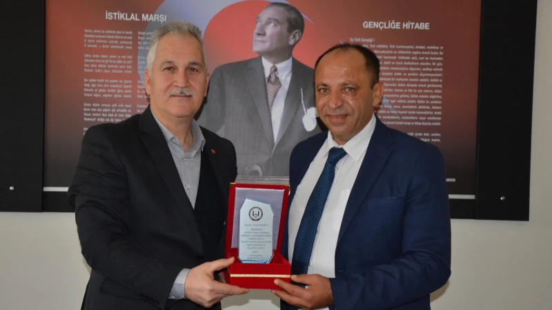 Eğitim Gönüllüsünden okullara desteğe devam