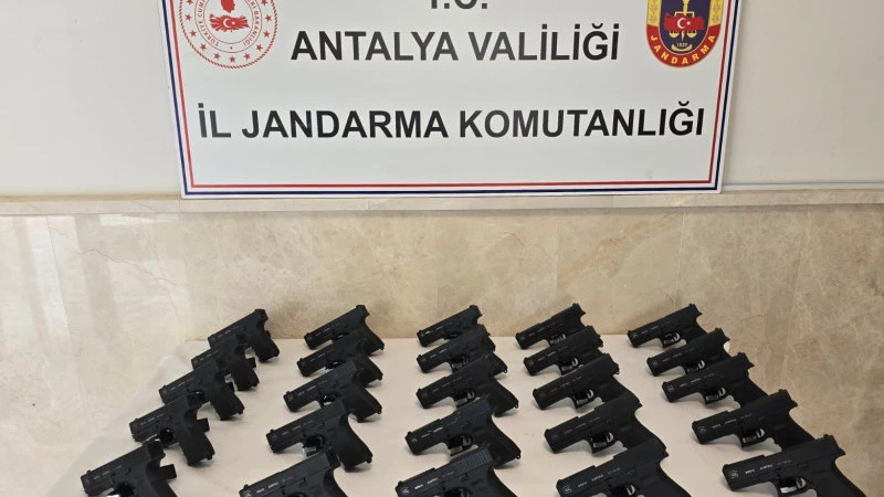 Serik’te Jandarma ruhsatsız tabanca ele geçirdi