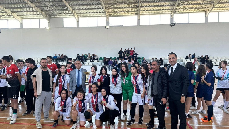 Okul Sporları Gençler Futsal İlçe Birinciliği müsabakaları sona erdi