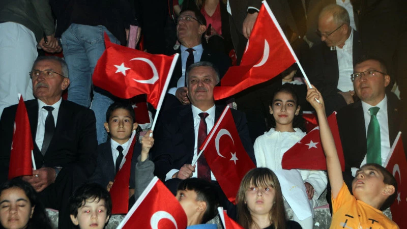 Aspendos Antik Tiyatrosunda coşkulu 23 Nisan çocuk şenliği