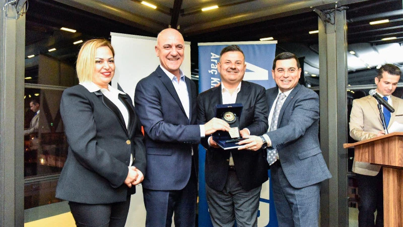Fatih Kabadayı’ya AKKDER den onur plaketi
