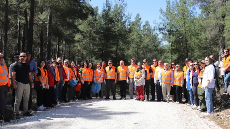 Serik’te Benim Ormanım projesi kapsamında Yol Kenarı Temizliği yapıldı