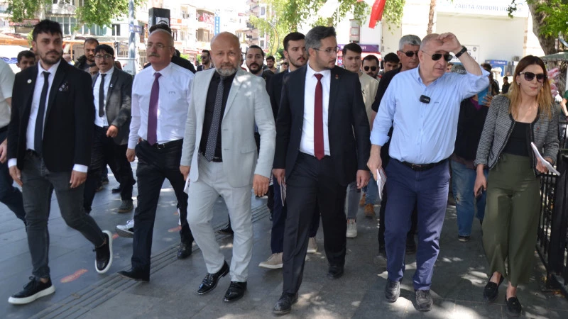 Özdağ, “Oyunuzu baan verirseniz Suriyeli’ler memleketlerine gider”