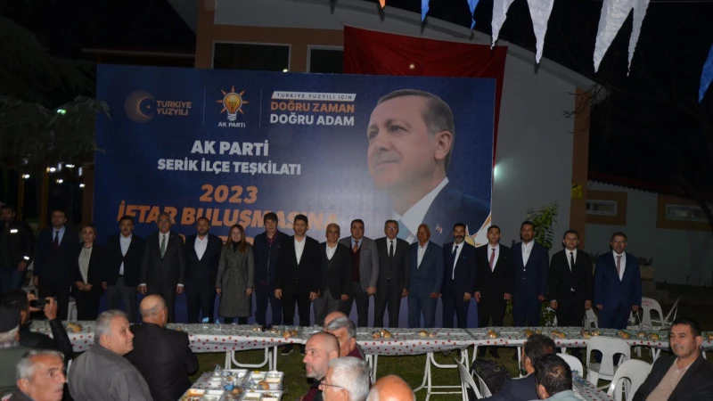 Ak Parti önce iftarda ardından da seçim bürosu açılışında buluştu