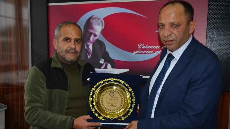 Eğitim gönüllüsü iş insanından okullara tam destek