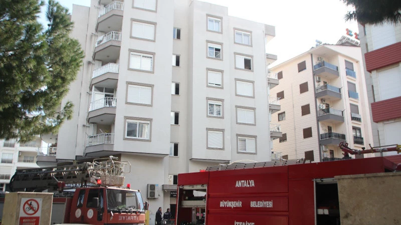 Serik’te yangın büyümeden söndürüldü