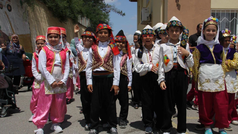 Serik’te kermes ve halk oyunları şenliği düzenlendi