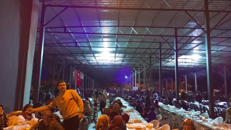 Abdurahmanlar’da imece usulü iftar yemeği geleneği sürüyor