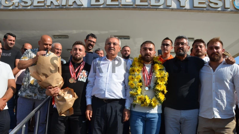 Başpehlivan Osman Kan’a coşkulu karşılama