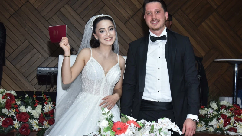 SEZER VE ÜMRAN ÇİFTİNİN MUTLU GÜNÜ