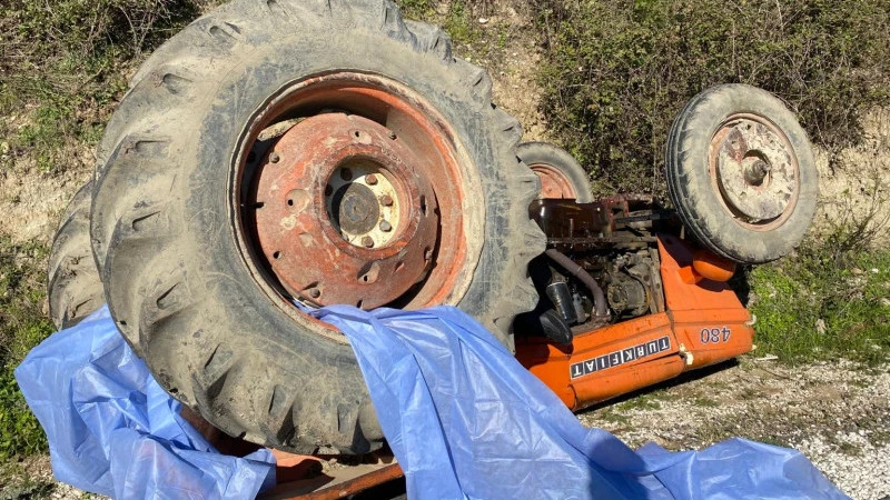 Traktör altında kalan yaşlı adam yaşamını yitirdi