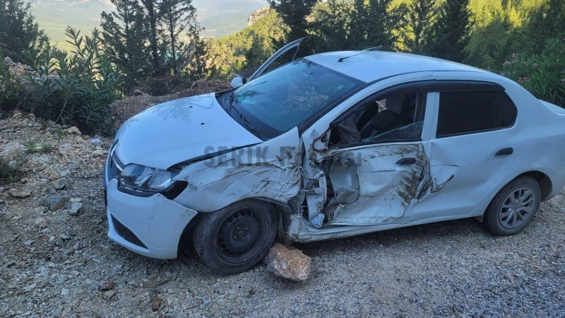 Serik’te Kamyon ile otomobil çarpıştı 2 yaralı