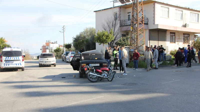 Serik’te motosiklet ile otomobil çarpıştı 2 kişi yaralandı