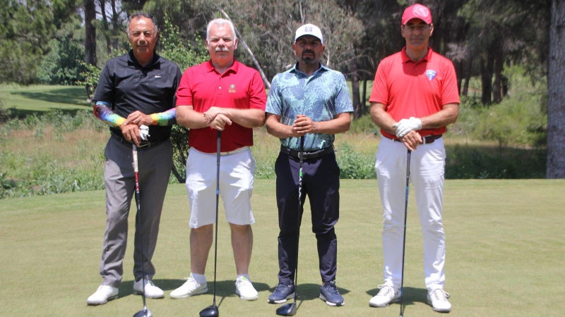 19 Mayıs Golf Turnuvasında şampiyon Hasan Ceylan ve Başak Ünal